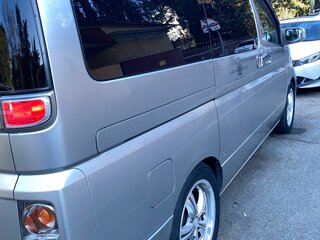 2005 Nissan Elgrand II (E51), серебристый, 1500000 рублей, вид 4