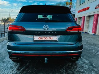 2019 Volkswagen Touareg III, серый, 5600000 рублей, вид 5