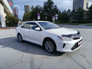 2016 Toyota Camry VII (XV50) Рестайлинг, белый, 2250000 рублей, вид 3