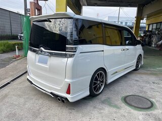 2021 Toyota Voxy III (R80) Рестайлинг, белый, 1706000 рублей, вид 5