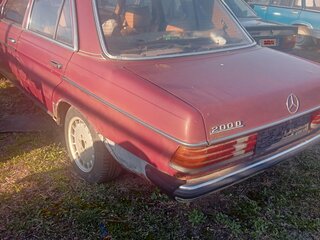 1982 Mercedes-Benz W123 200 4-speed, красный, 200000 рублей, вид 2