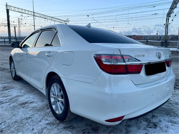 2017 Toyota Camry VII (XV50) Рестайлинг 2, белый, 1900000 рублей - вид 2