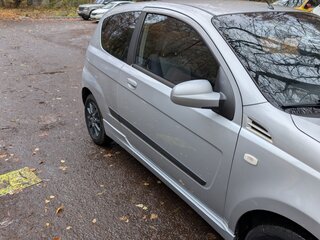 2009 Chevrolet Aveo I Рестайлинг, серебристый, 450000 рублей, вид 3