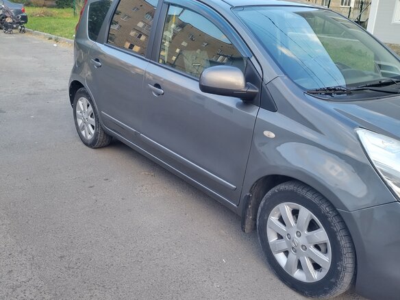 2010 Nissan Note I Рестайлинг, серый, 610000 рублей - вид 1