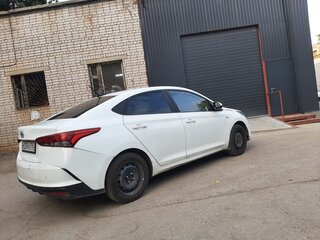 2020 Hyundai Solaris II Рестайлинг, белый, 920000 рублей, вид 3
