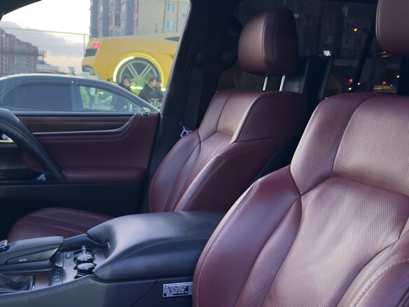 2016 Lexus LX 570 III Рестайлинг 2, белый, 9300000 рублей - вид 13