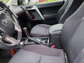 2017 Toyota Land Cruiser Prado 150 Series Рестайлинг 1, белый, 5050000 рублей, вид 4
