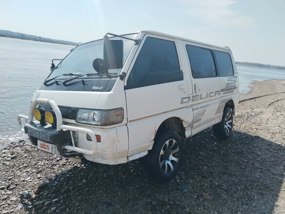 1990 Mitsubishi Delica III, белый, 500000 рублей - вид 3