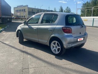 2001 Toyota Vitz I (P10), серебристый, 430000 рублей, вид 3
