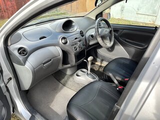 2000 Toyota Vitz I (P10), серебристый, 300000 рублей, вид 5