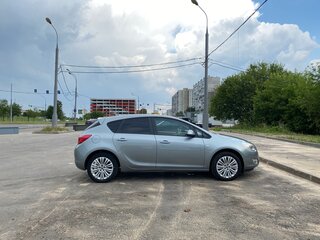 2011 Opel Astra J, серебристый, 1500000 рублей, вид 2