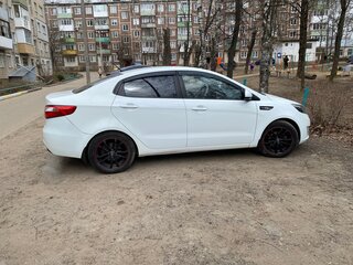 2014 Kia Rio 6-speed III, белый, 1050000 рублей, вид 2