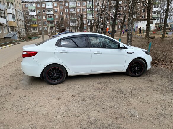2014 Kia Rio 6-speed III, белый, 1050000 рублей - вид 1