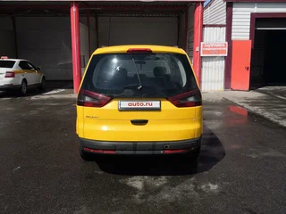 2015 Ford Galaxy II Рестайлинг, жёлтый, 685000 рублей, вид 3
