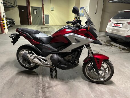 2017 Honda NC 700X, красный, 749999 рублей, вид 2