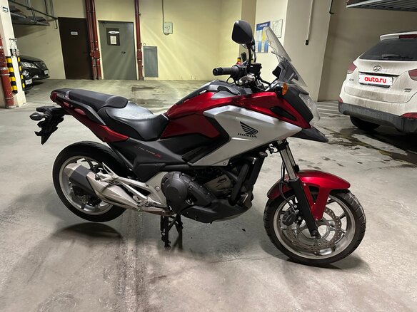 2017 Honda NC 700X, красный, 749999 рублей - вид 1