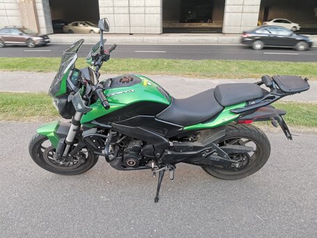 2022 Bajaj Dominar 400, зелёный, 380000 рублей, вид 2