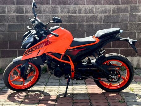 2026 KTM 390 Duke, оранжевый, 699000 рублей, вид 2