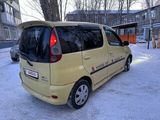 2001 Toyota FunCargo, жёлтый, 425000 рублей, вид 3