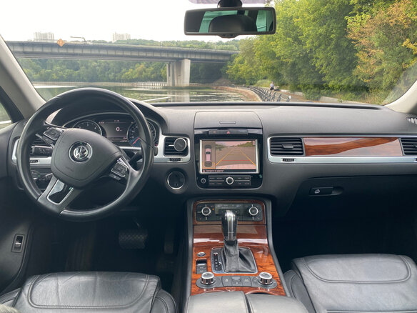 2010 Volkswagen Touareg II, чёрный, 2450000 рублей - вид 13