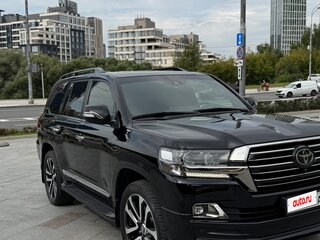 2017 Toyota Land Cruiser 200 Series Рестайлинг 2, чёрный, 9850000 рублей, вид 2