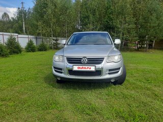 2007 Volkswagen Touareg I Рестайлинг, серый, 1880000 рублей, вид 2