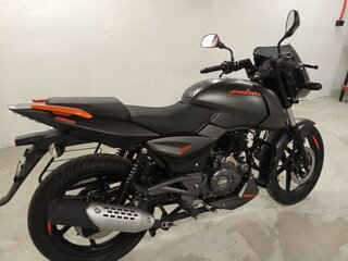 2021 Bajaj Pulsar 180, чёрный, 150000 рублей, вид 2