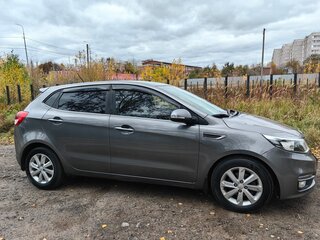 2015 Kia Rio III Рестайлинг, серый, 920000 рублей, вид 2