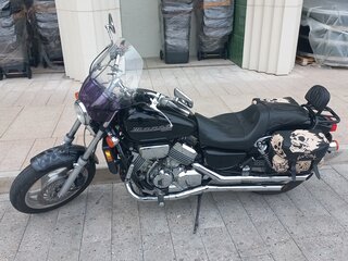 Honda Magna