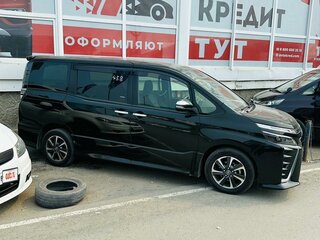 2018 Toyota Voxy III (R80) Рестайлинг, чёрный, 2950000 рублей, вид 4