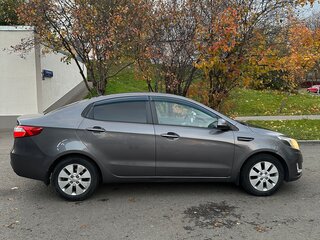 2012 Kia Rio 4-speed III, серый, 900000 рублей, вид 4
