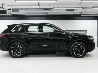 2026 Volkswagen Touareg III Рестайлинг, чёрный, 8200000 рублей, вид 5