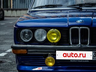 1980 BMW 5 серии 518 5-speed I (E12) Рестайлинг, синий, 1790000 рублей, вид 3
