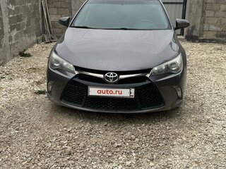 2017 Toyota Camry VII (XV50) Рестайлинг 2, серый, 2400000 рублей, вид 2