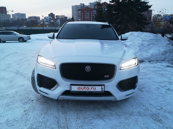 2018 Jaguar F-Pace I, белый, 4700000 рублей - вид 1