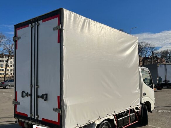 2001 Toyota Dyna, белый, 1650000 рублей - вид 2