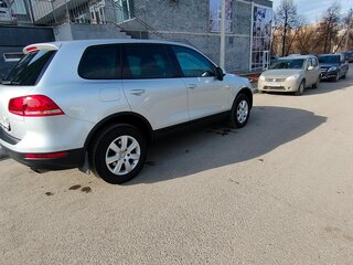 2012 Volkswagen Touareg II, серебристый, 2150000 рублей, вид 4