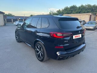 2019 BMW X5 50i IV (G05/G18), чёрный, 7200000 рублей, вид 4