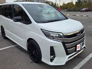 2021 Toyota Noah III (R80) Рестайлинг, белый, 2800000 рублей, вид 1
