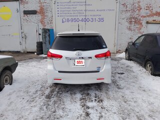 2011 Toyota Wish II, белый, 1550000 рублей, вид 4