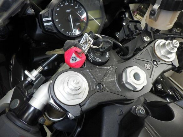 2011 Yamaha YZF-R1, чёрный, 1000000 рублей - вид 6