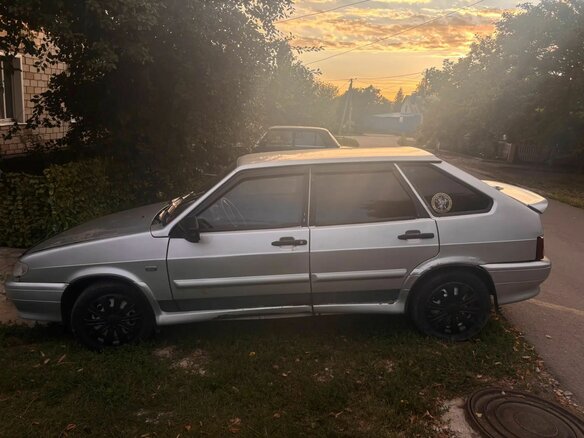 2003 Lada (ВАЗ) 2114, серебристый, 180000 рублей - вид 2