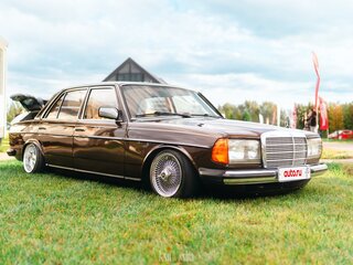 1982 Mercedes-Benz W123 230, коричневый, 1949999 рублей, вид 2
