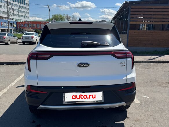 2022 JAC JS4, белый, 1500000 рублей - вид 4