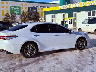 2020 Toyota Camry VIII (XV70) Рестайлинг, белый, 2900000 рублей, вид 3