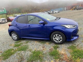 2020 Toyota Yaris IV, синий, 1800000 рублей, вид 2