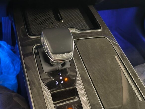 2024 Hongqi HS5 I Рестайлинг, чёрный - вид 18