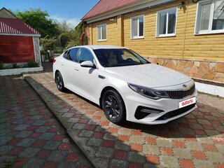 2019 Kia Optima IV Рестайлинг, белый, 1800000 рублей, вид 3