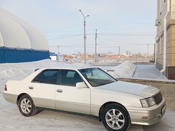 1997 Toyota Crown X (S150), белый, 650000 рублей - вид 1