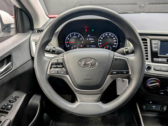 2022 Hyundai Solaris II Рестайлинг, белый, 1525000 рублей - вид 20